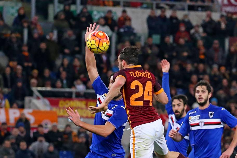 Alessandro Florenzi stacca e colpisce di testa: la Roma  avanti 1-0.